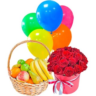 Коробка с красными розами, шары и фруктовая корзина